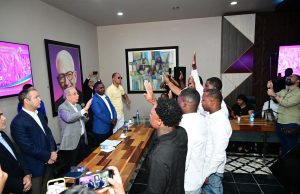 Danilo Medina: “La historia la tiene el PLD”, juramenta exdirigentes del PRM