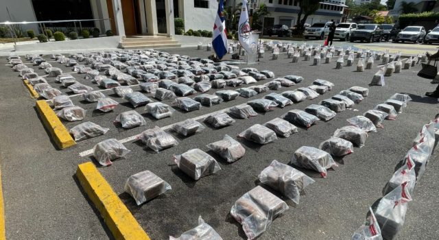 DNCD arresta cuatro personas y ocupa 1,295 paquetes de presuntas drogas en Pedernales