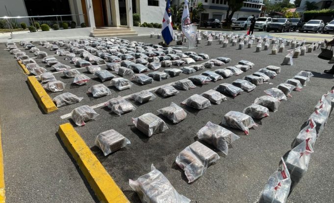 DNCD arresta cuatro personas y ocupa 1,295 paquetes de presuntas drogas en Pedernales