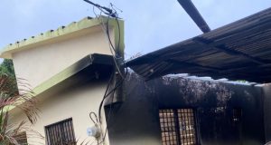 Desconocido encapuchado incendia vivienda de una familia en Santiago